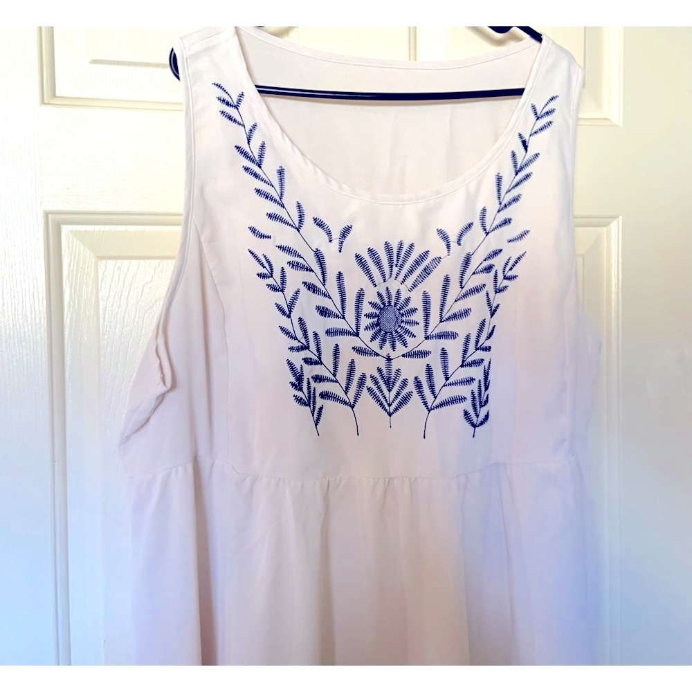 4XL SHEIN summer dress. Cream with Navy Blue floral embroidered design.